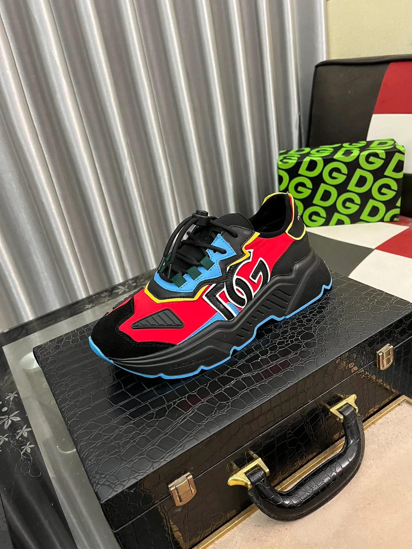Men's men's shoes 💰480⌚️⌚️ (DG-Dolce & Gabbana) latest popular 🔥🔥casual shoes, with brand signature details on the tongue, imported cowhide fabric, fashionable and versatile, can add luster to various looks. Create an exquisite design with unique dynamic vitality and modern atmosphere, showing modern elegance. size：35-46
